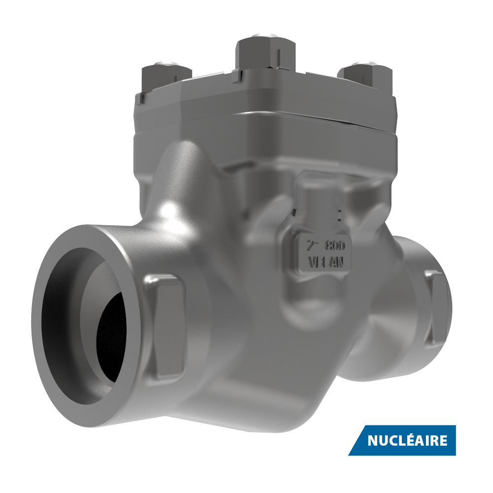 Un clapet anti-retour industriel métallique avec des ouvertures cylindriques des deux côtés, étiqueté pour un usage nucléaire, représenté sur un fond blanc uni. Une étiquette bleue dans le coin indique "NUCLÉAIRE.
